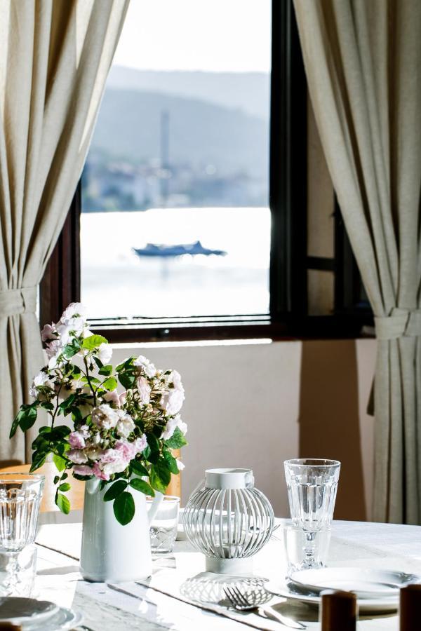 Apartman Uz More Vis Bagian luar foto