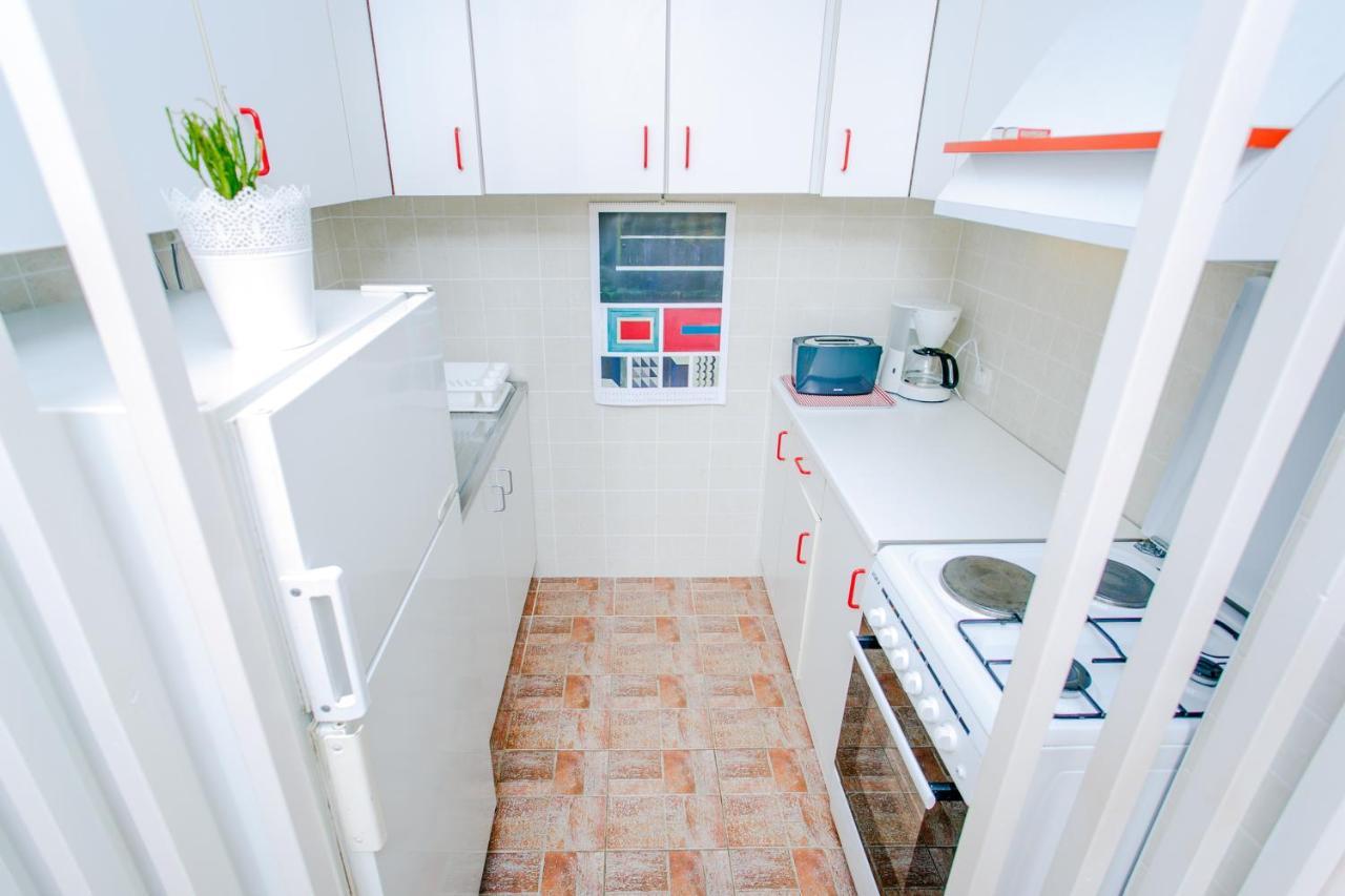 Apartman Uz More Vis Bagian luar foto
