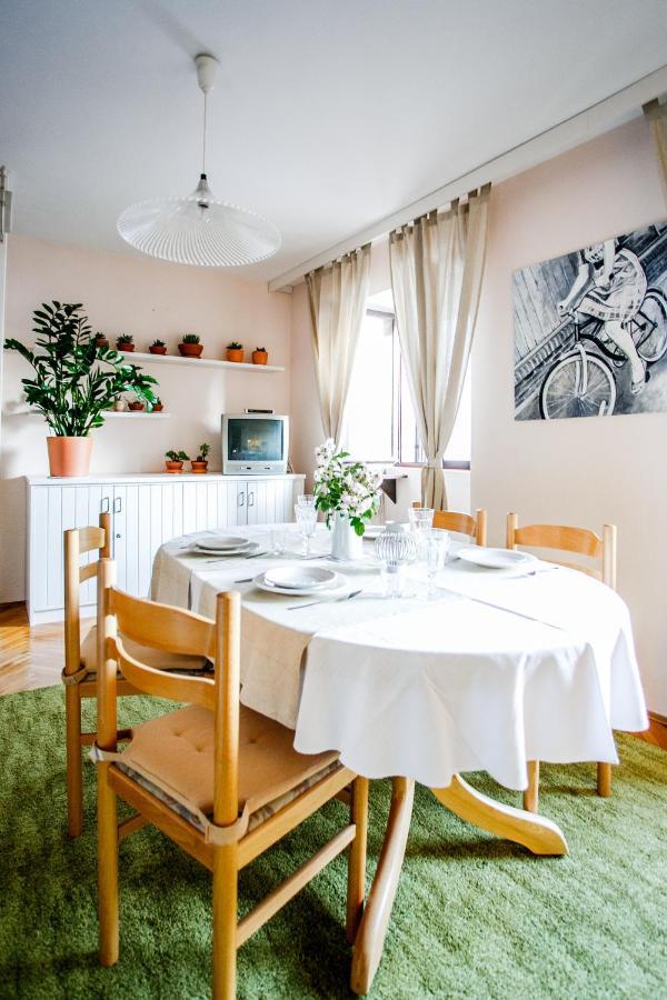 Apartman Uz More Vis Bagian luar foto